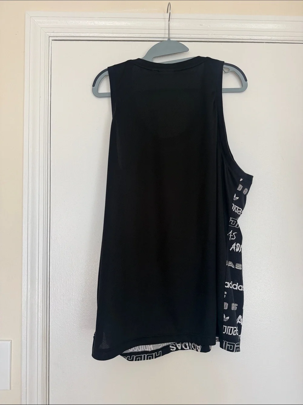 Tank top - women's sleeveless athletic top